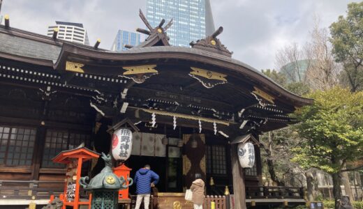 【新宿十二社熊野神社】新宿中央公園の一角に鎮座し東京都庁を見上げる神社